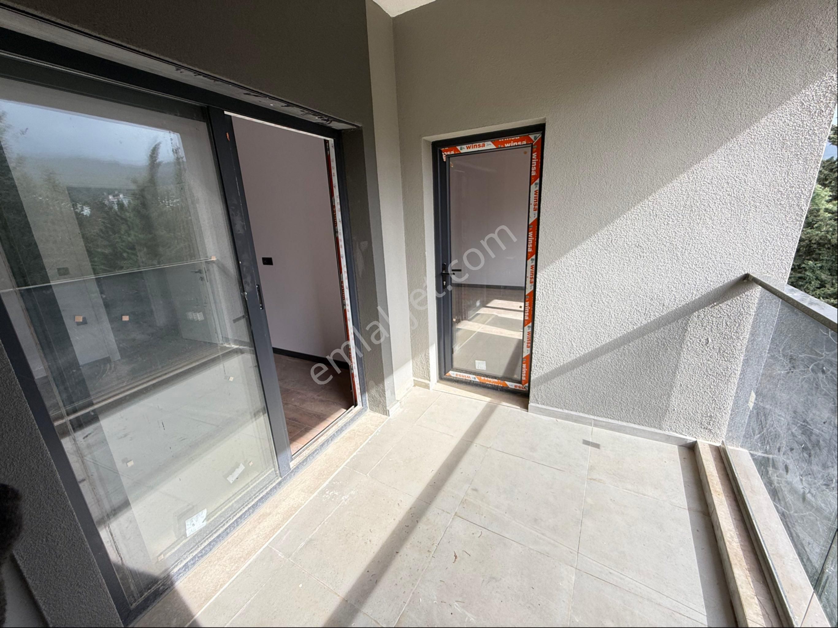 Kuşadası Davutlar Merkezde Satılık 2+1 Geniş Daire - Görsel 9