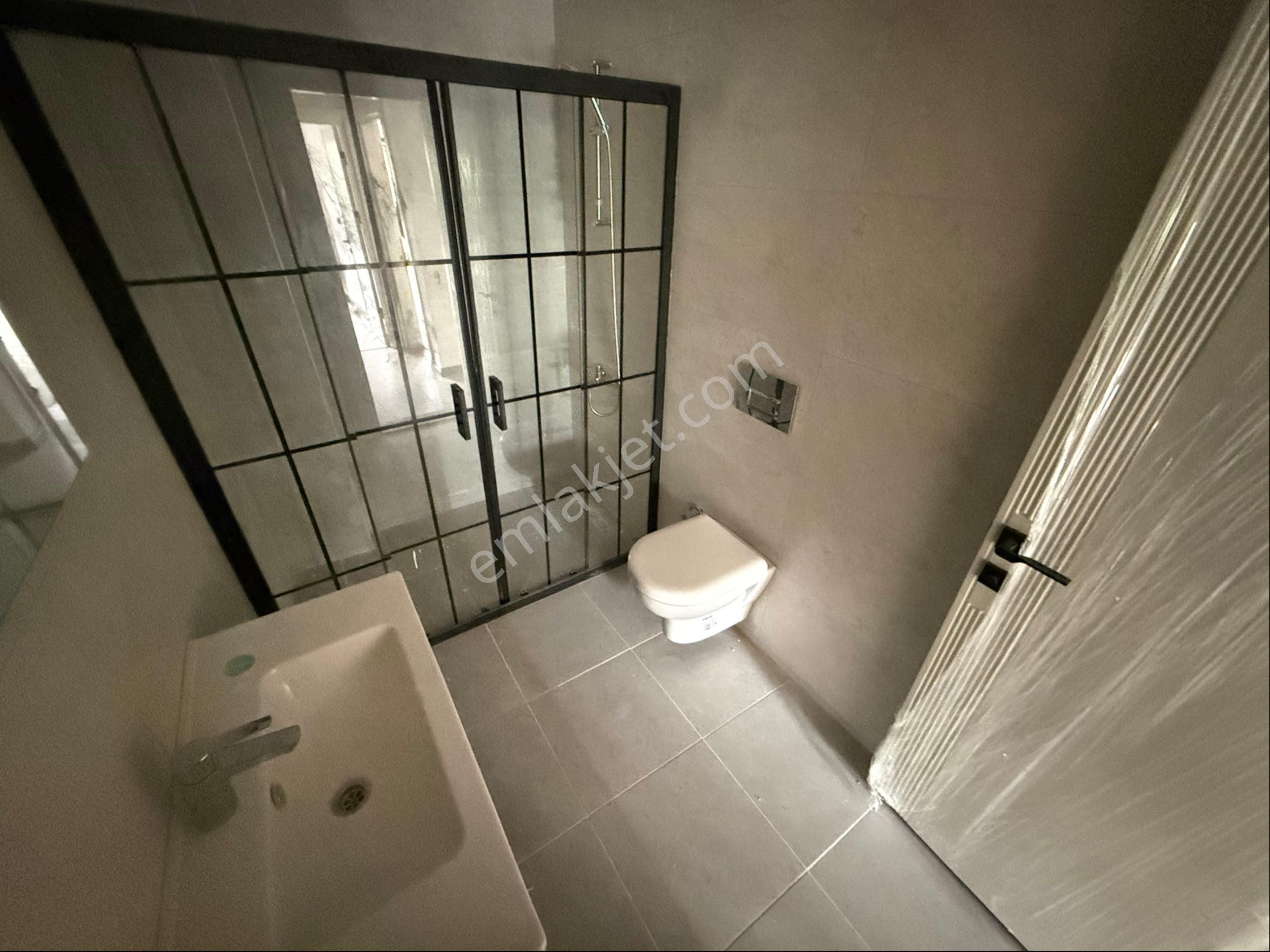 Kuşadası Davutlar Merkezde Satılık 2+1 Geniş Daire - Görsel 12