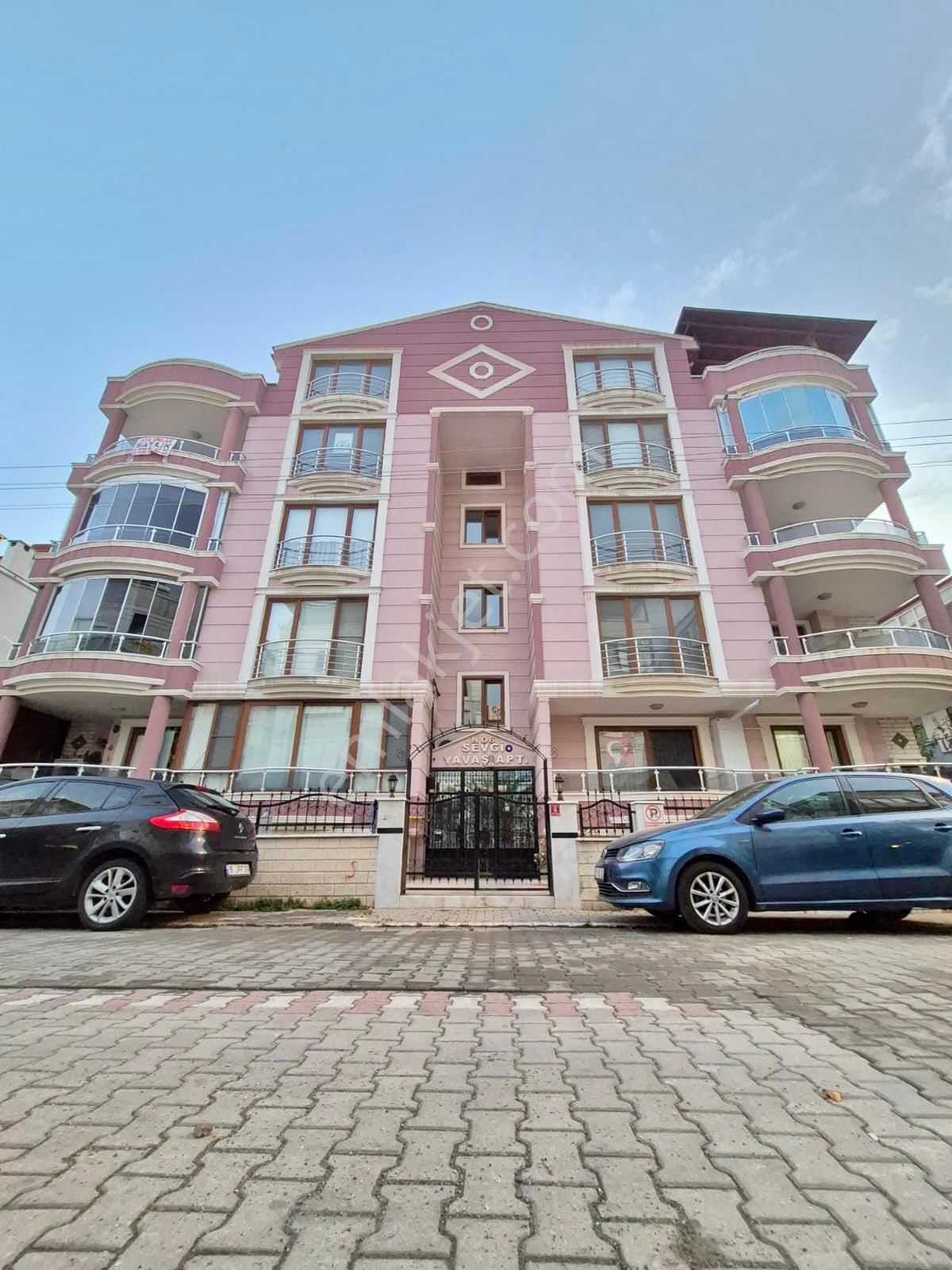 🏡 Referans'tan Akçay Merkez'de Ebeveyn Banyolu Geniş 3+1 Daire