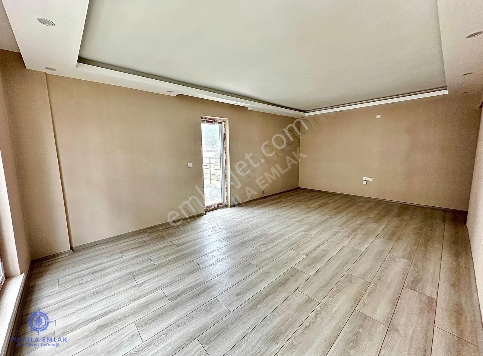 Ｐｕｓｕｌａｅｍｌａｋ'ｄａｎ Yıldız Göbeğe Yakın Ara Kat'ta Sıfır 3+1 Daire - Görsel 3