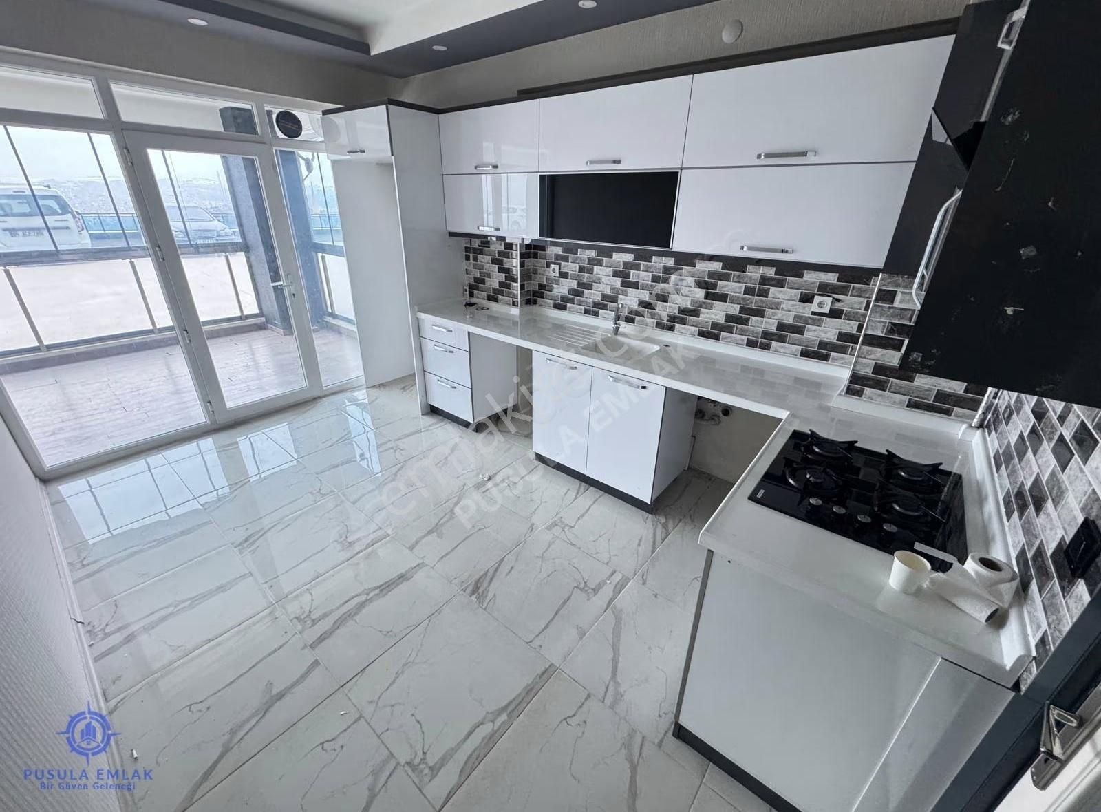 Ｐｕｓｕｌａｅｍｌａｋ'ｄａｎ Site İçerisinde Geniş Balkonlu 3+1 Kiralık Daire - Görsel 25