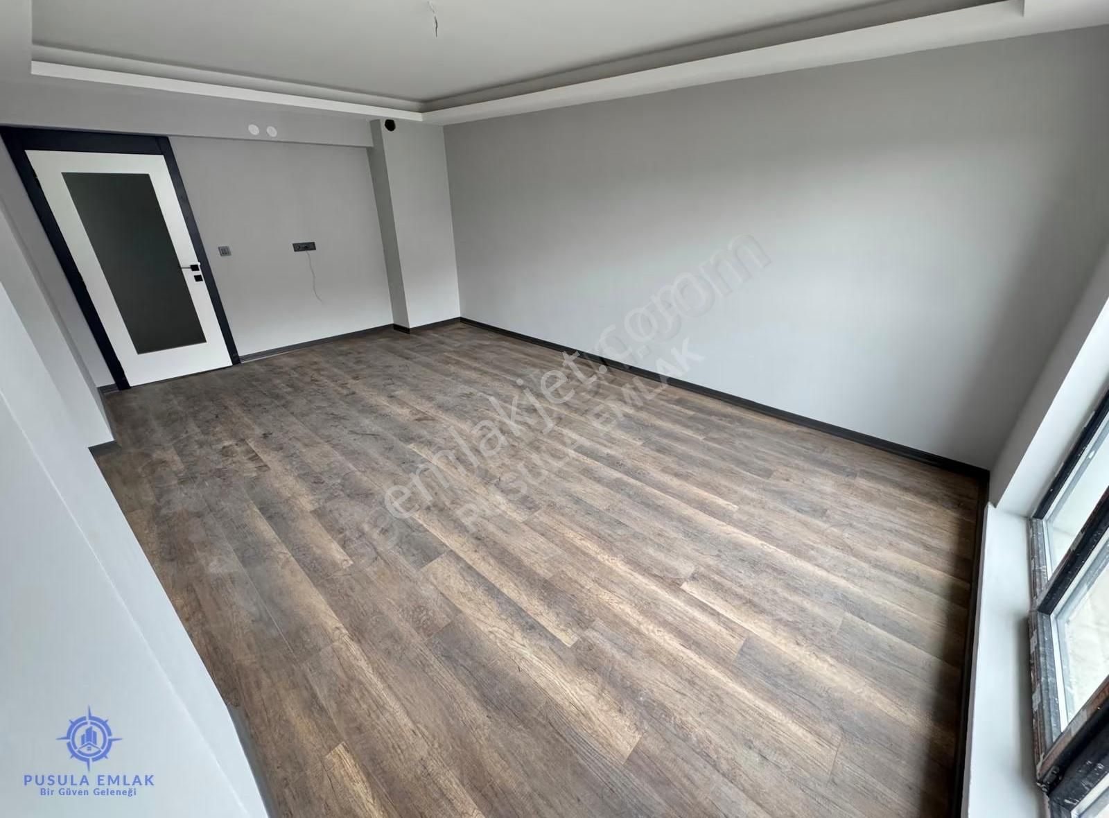 Ｐｕｓｕｌａ Ｅｍｌａｋ'ｄａｎ Yerden Isıtmalı Önü Açık Manzaralı 3+1 Daire - Görsel 3