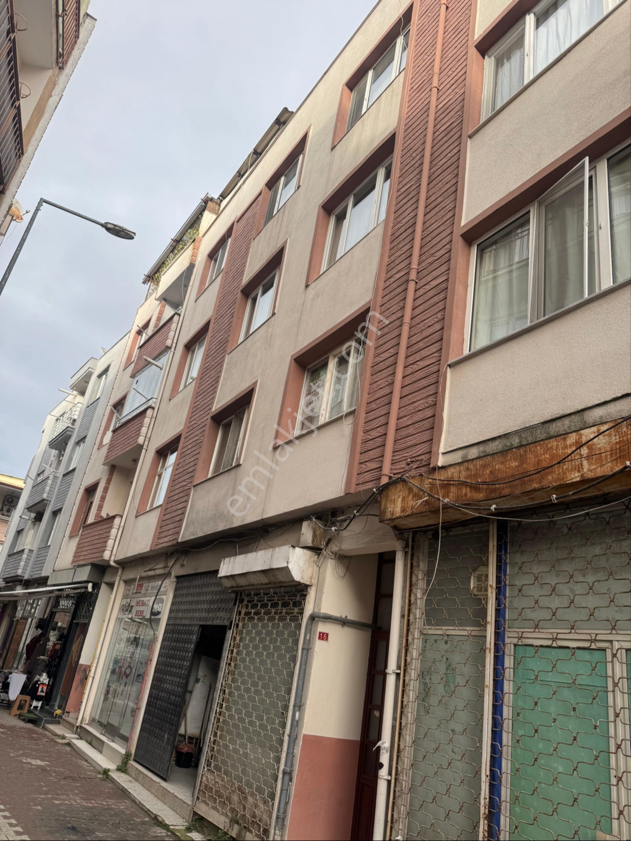 Kuyumcular Sokağına Yakın 1. Kat 160m2 3+1 Daire