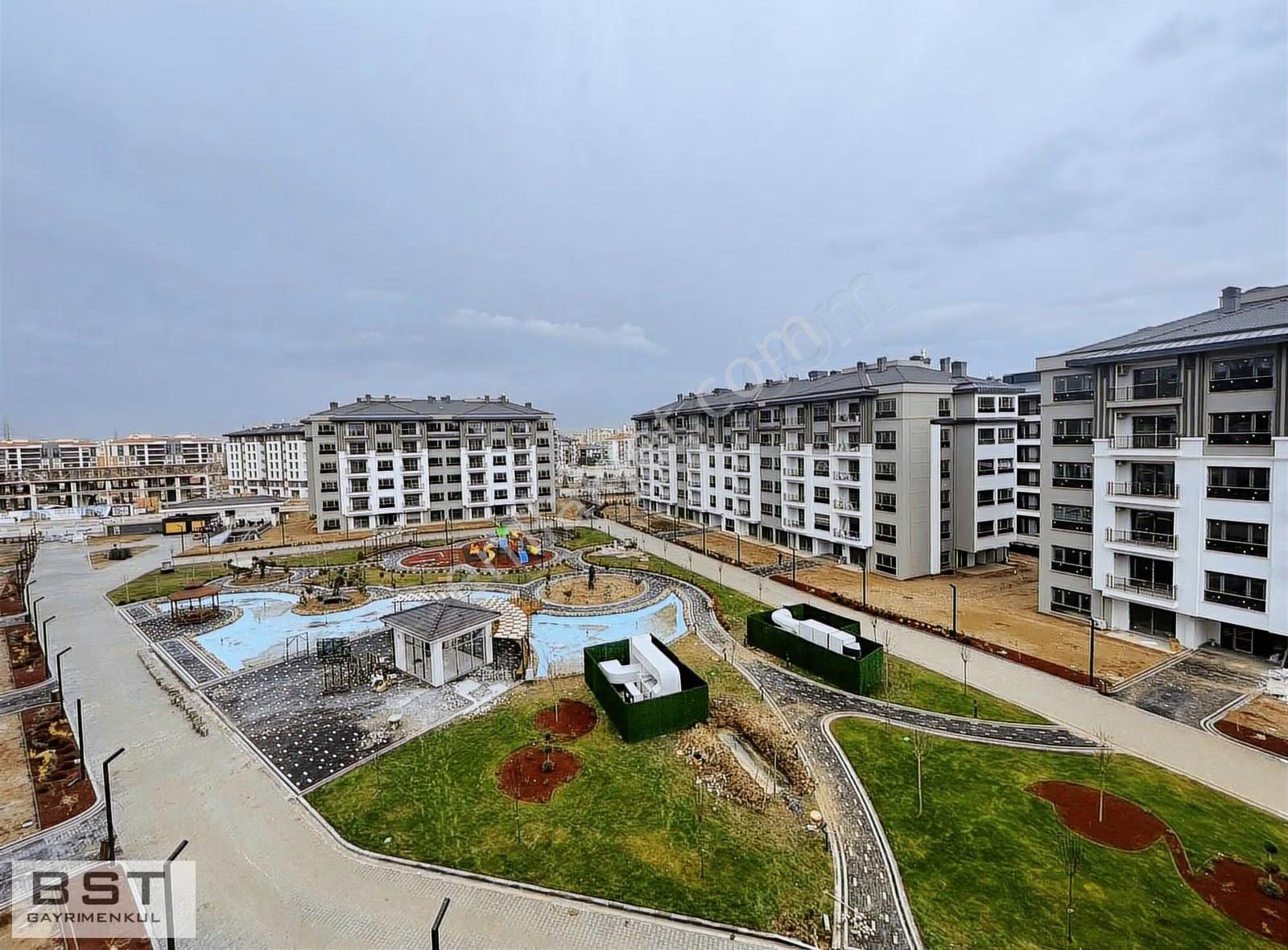 Bst' Den Tual Mabeyin Konaklarında Satılık 5+1 Ara Kat