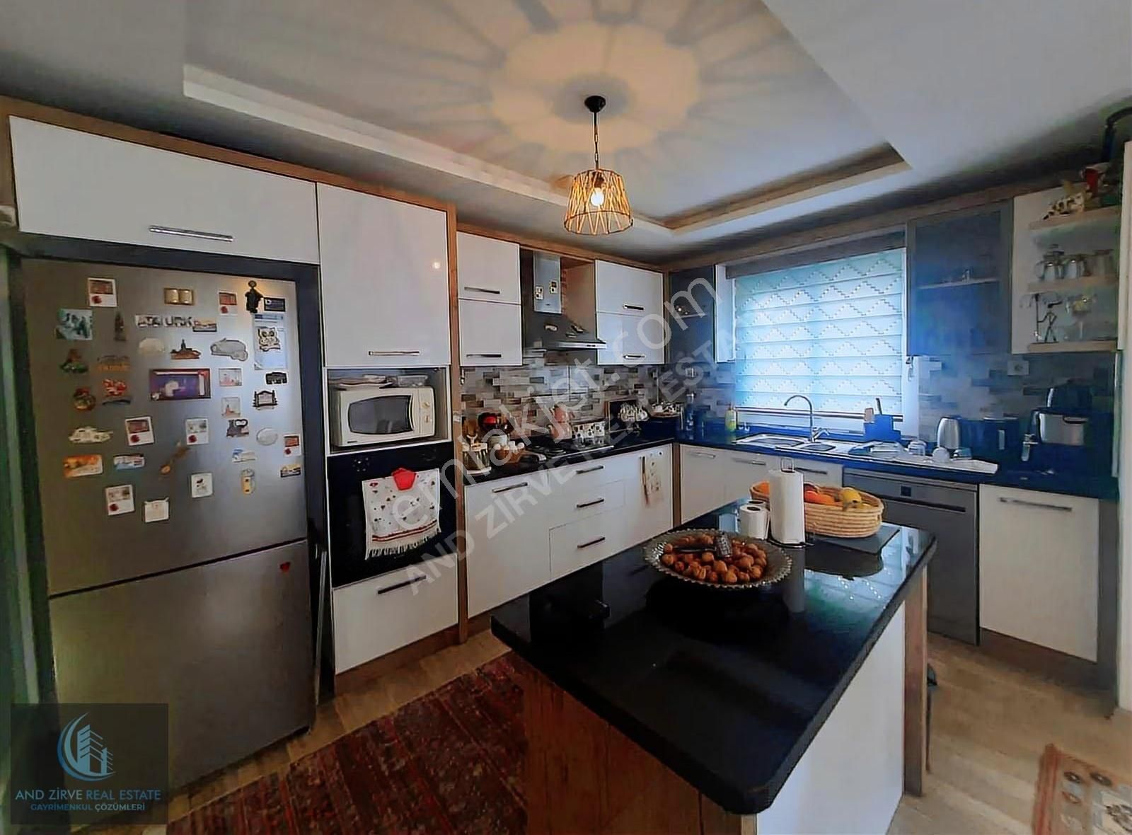 Akdeniz Mah'de Kombili 4+1 Eşyasız Kiralık Daire