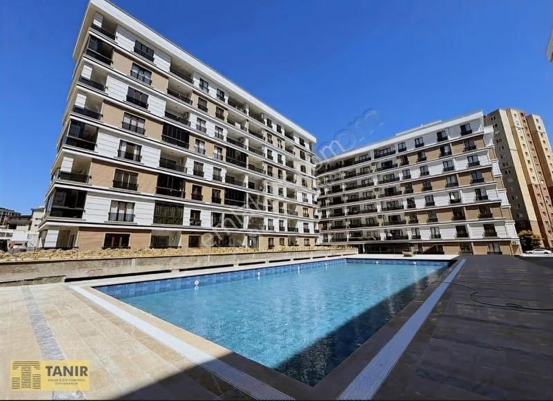 Beylikdüzü Adnan Kahvecide Satılık Lüx Site İçi Daire