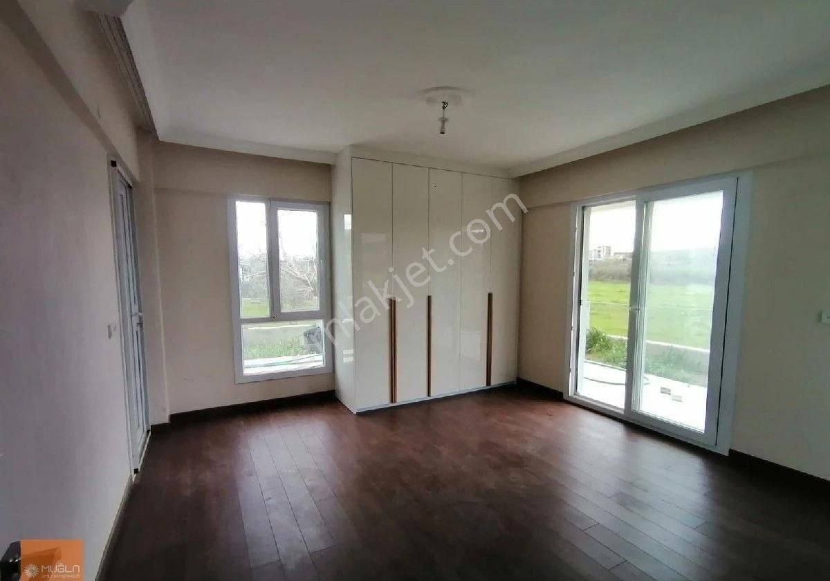 Ula Alparslan’da Geniş Bahçe Katı Kiralık 4+1 Daire - Görsel 22