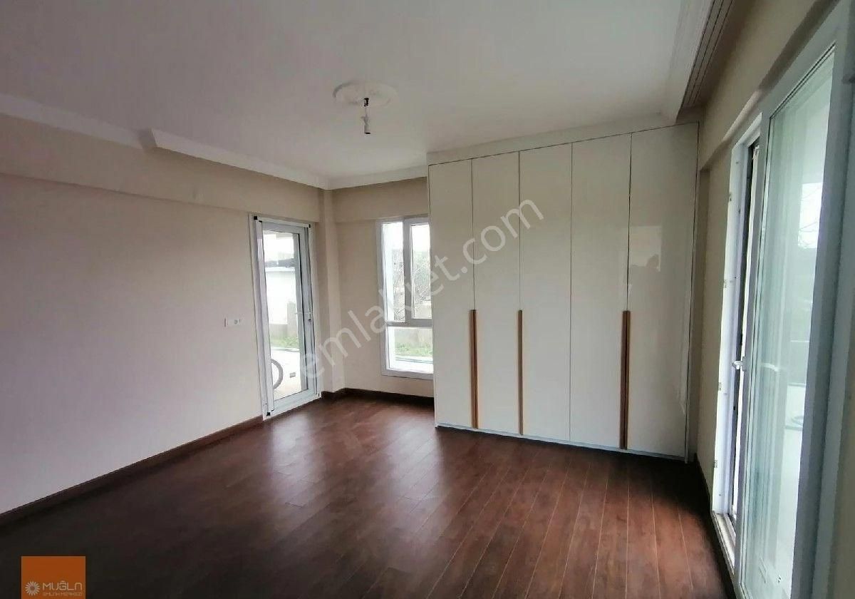 Ula Alparslan’da Geniş Bahçe Katı Kiralık 4+1 Daire - Görsel 23