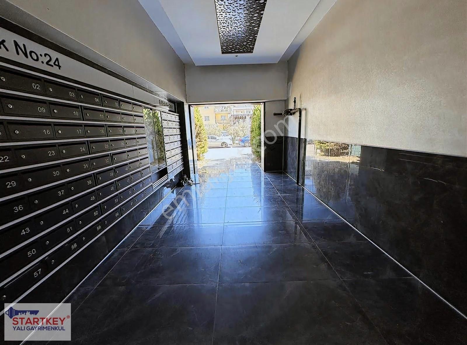 Çiğli'de Site İçi Full Eşyalı Satılık 1+1 Daire - Görsel 17