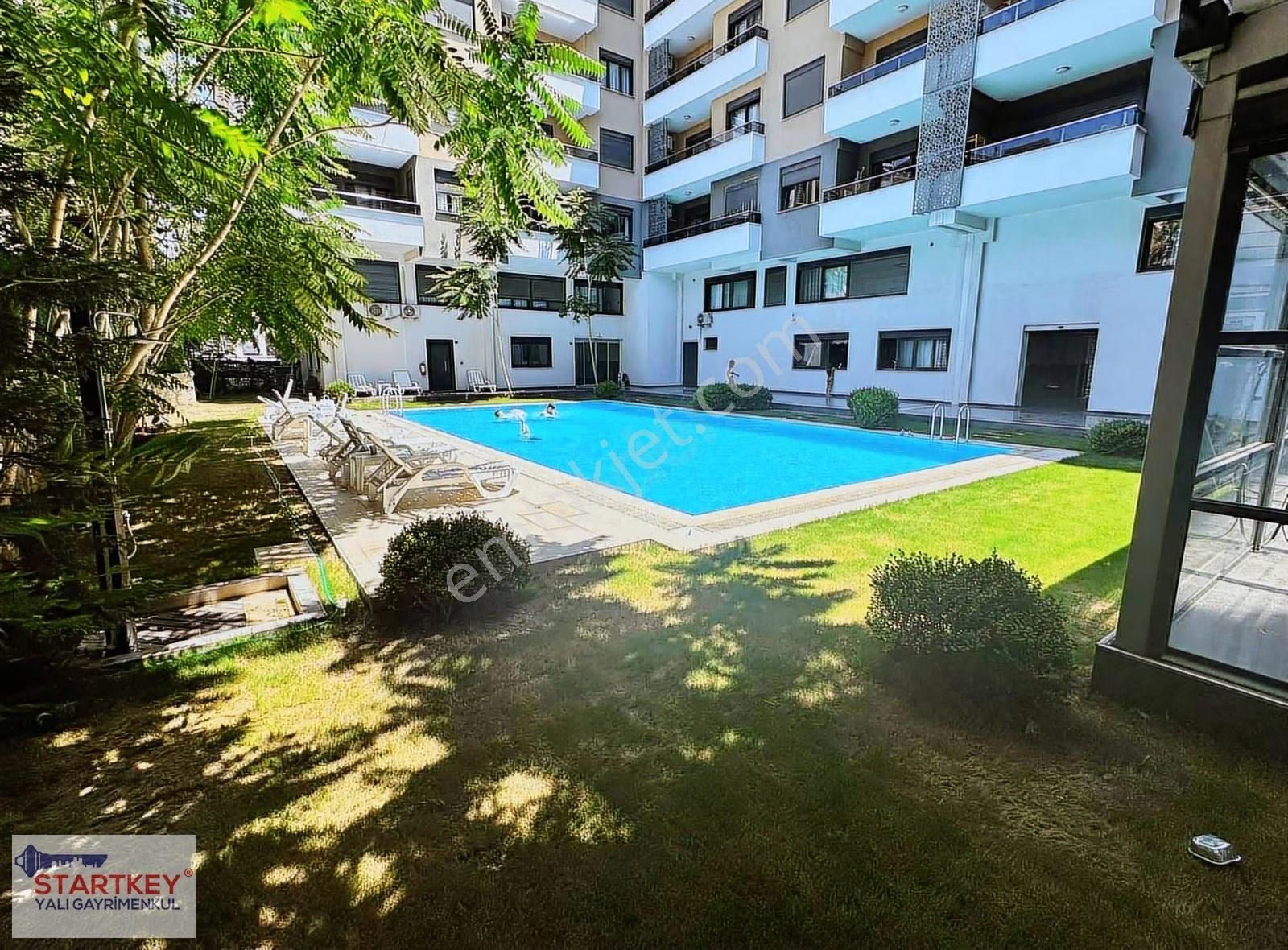 Çiğli'de Site İçi Full Eşyalı Satılık 1+1 Daire