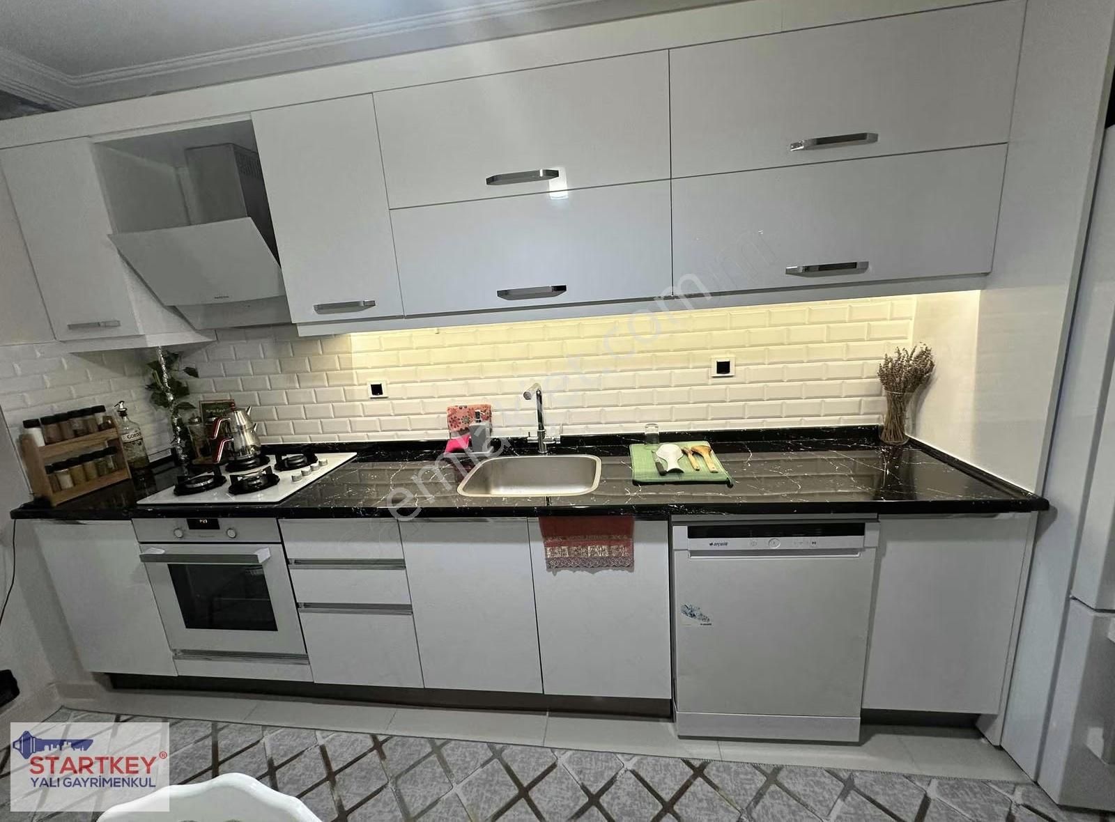 Menemen'de Site İçi 7/24 Güvenlikli Kiralık 3+1 Daire - Görsel 16