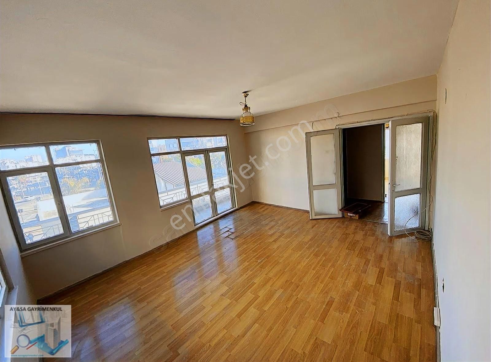 Ali Çetinkaya Caddesinde Tramvay Yolunda 2+1 110m2 Daire