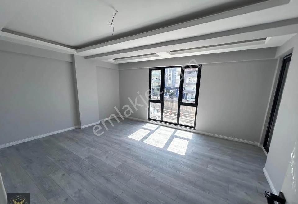 Metrobüse Yürüme Mesafesinde Geniş M2'li Fırsat 2+1 Dairemiz