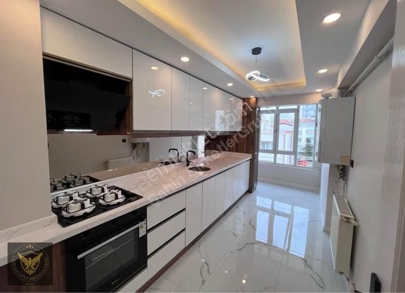 Metrobüse Yakın Ayrı Mutfaklı Oturuma Hazır Fırsat Dairemiz - Görsel 3