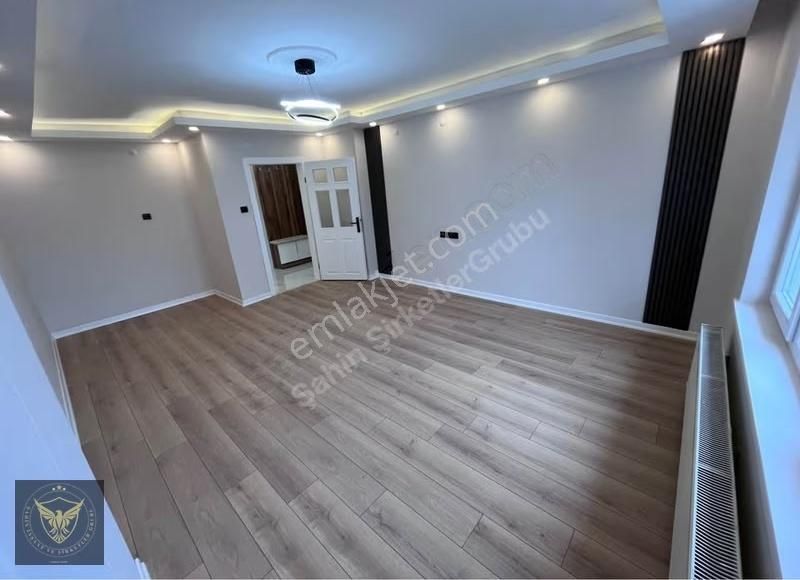 Metrobüse Yakın Ayrı Mutfaklı Oturuma Hazır Fırsat Dairemiz - Görsel 2