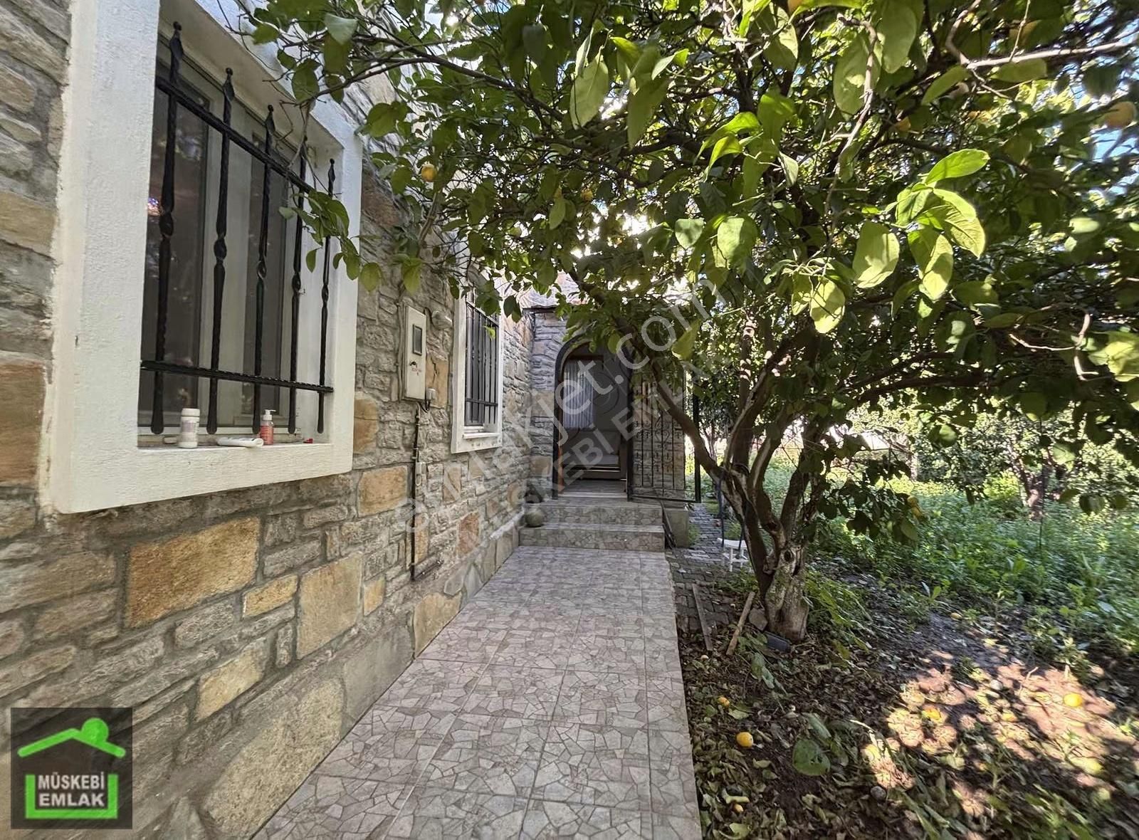 Ortakent Merkezde Mandalin Bahçesi İçinde 3+1 Tek Kat Taş Ev - Görsel 14