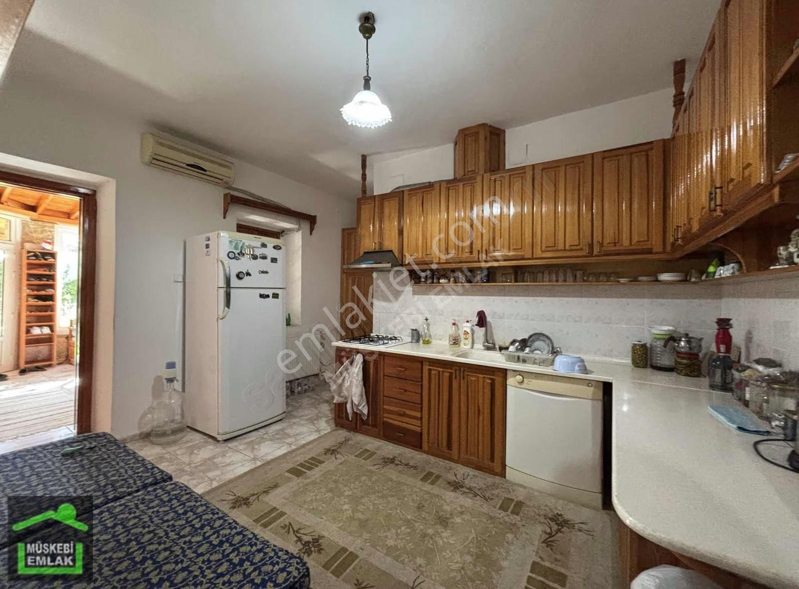 Ortakent Merkezde Mandalin Bahçesi İçinde 3+1 Tek Kat Taş Ev - Görsel 4