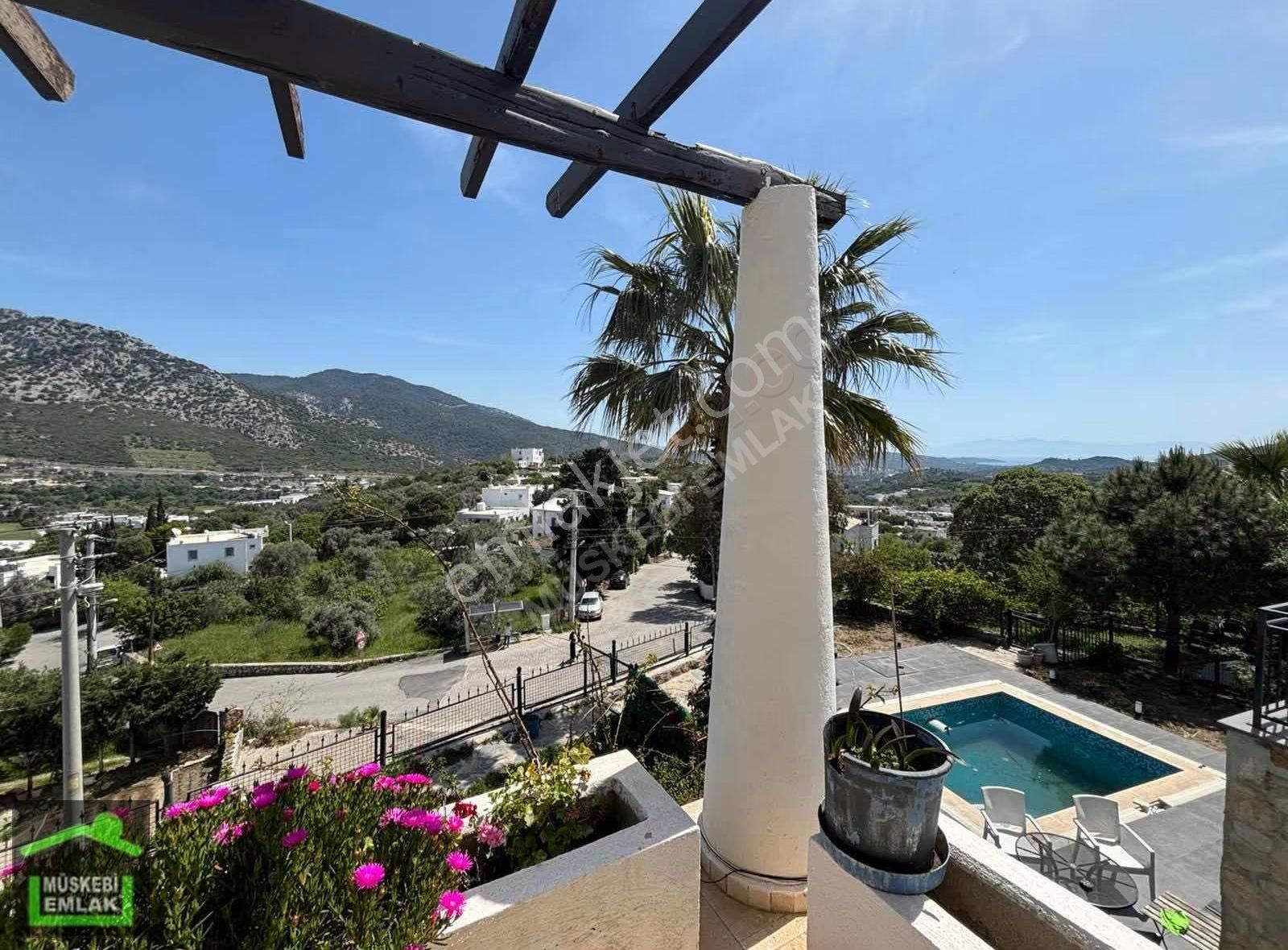 Yakaköyde Site İçinde Kiralık 2+1 Eşyalı Kat Dubleksi