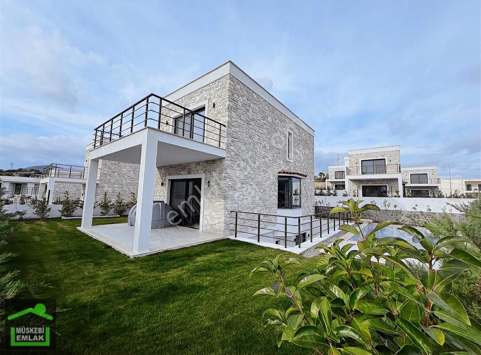 Bodrum Ortakent Merkez 4+1 Havuzlu Kiralık Tripleks Villa