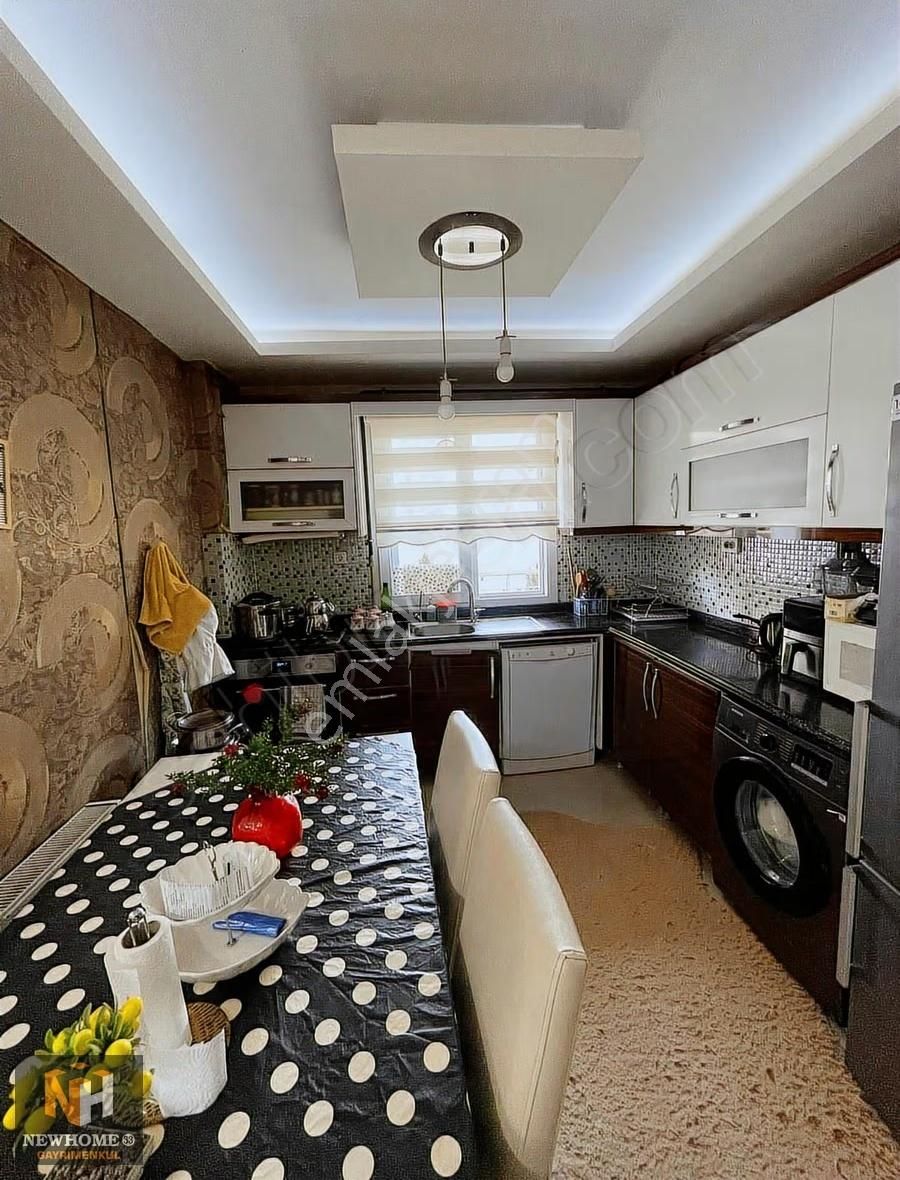 Tece De Geniş Oturumlu Doğalgazlı Merkezi Konumda Acil Satılık