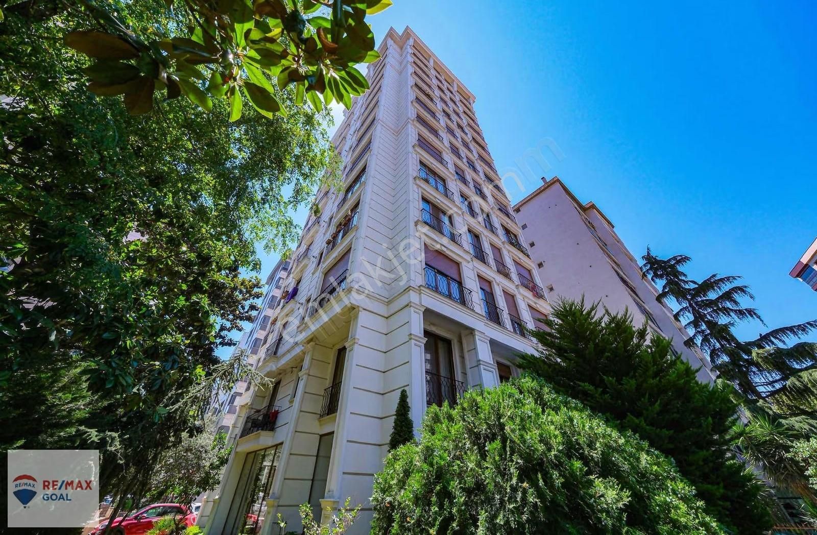 Fenerbahçe Fuatpaşa Caddesi Üzerinde Satılık Harika 2+1 Daire