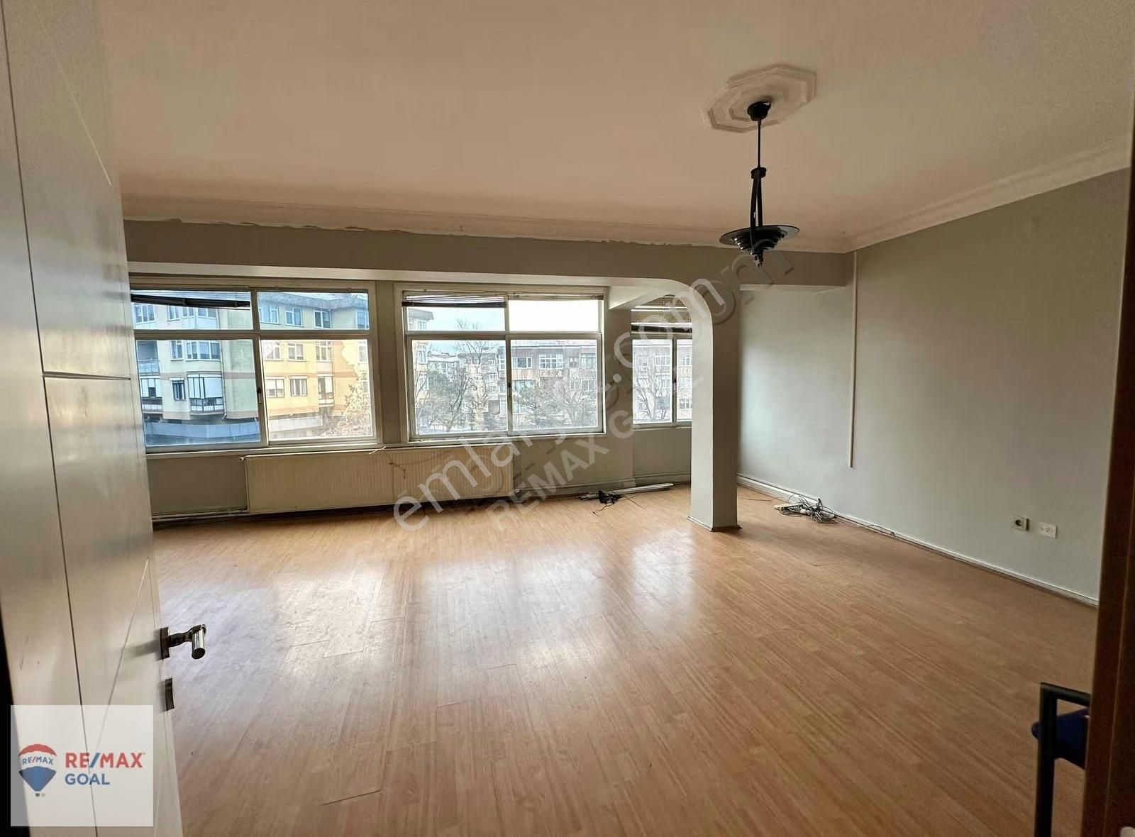 Üsküdar İcadiye 'de Metroya Yürüme Mesafesinde Kiralık Daire