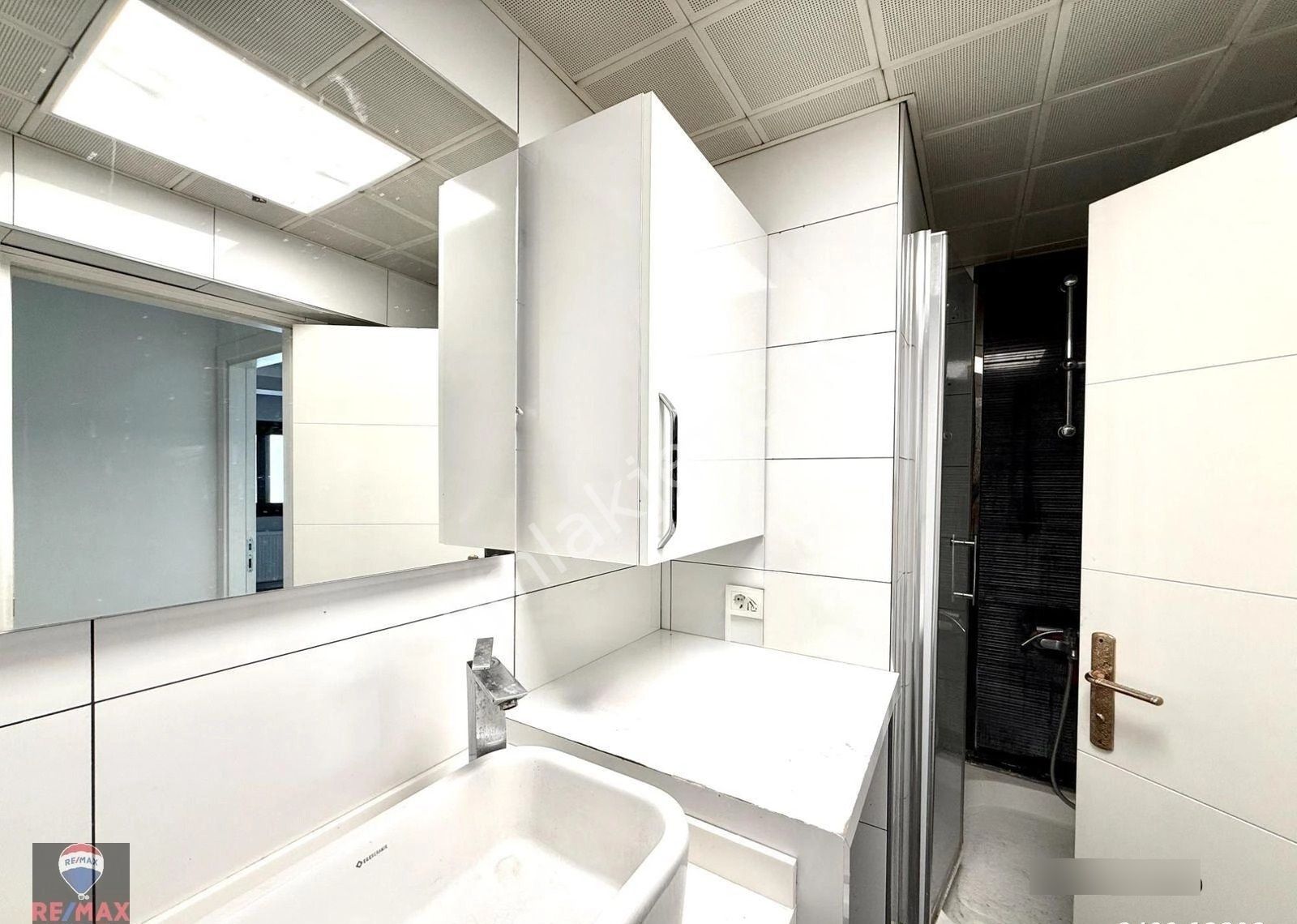 Atakent Yalı Mahallesı'nde Merkezı Konumda Kiralık 3+1 Işyerı Daıre - Görsel 17