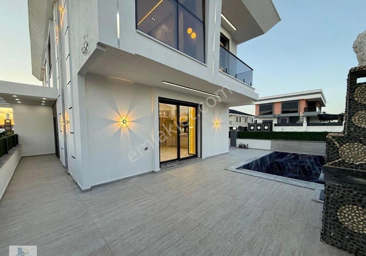 Hisar Mahallesi’nde Otoparklı Havuzlu 3 + 1 Villa - Görsel 16