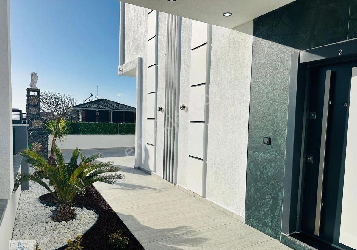 Hisar Mahallesi’nde Otoparklı Havuzlu 3 + 1 Villa - Görsel 17