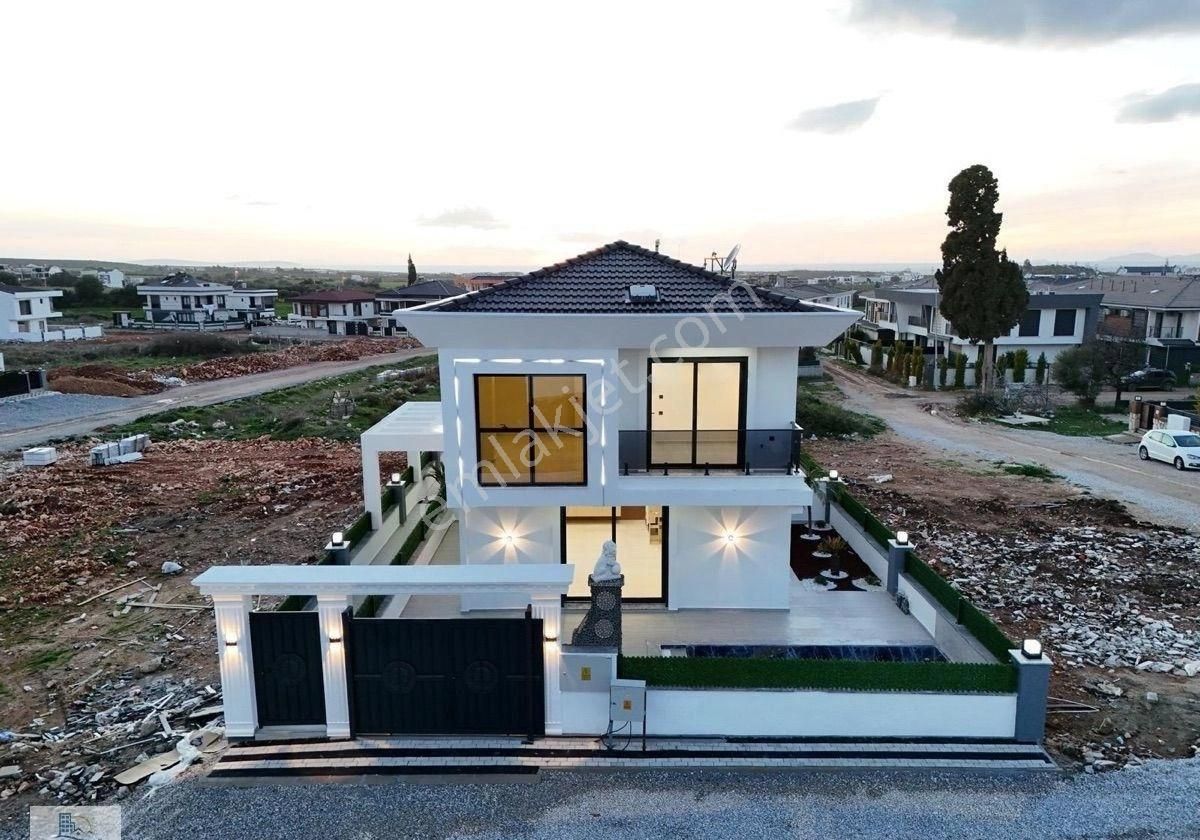 Hisar Mahallesi’nde Otoparklı Havuzlu 3 + 1 Villa - Görsel 6