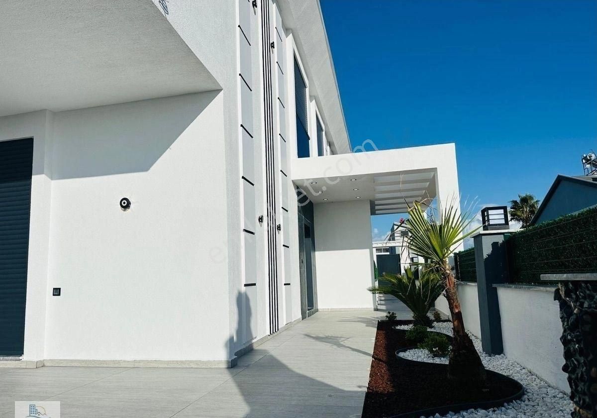 Hisar Mahallesi’nde Otoparklı Havuzlu 3 + 1 Villa - Görsel 15