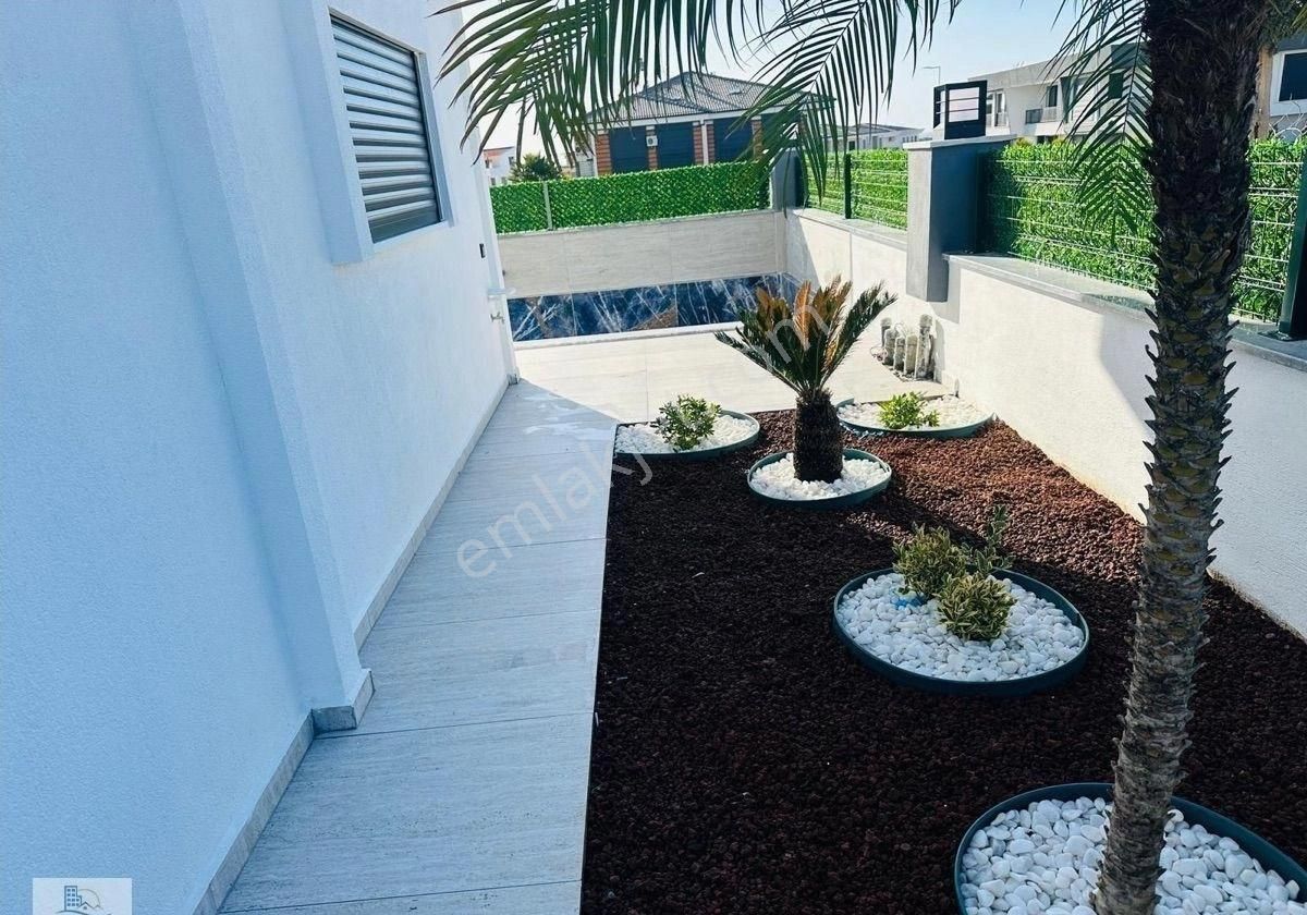 Hisar Mahallesi’nde Otoparklı Havuzlu 3 + 1 Villa - Görsel 22