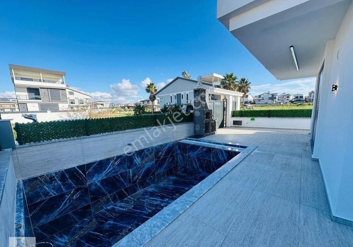 Hisar Mahallesi’nde Otoparklı Havuzlu 3 + 1 Villa - Görsel 24