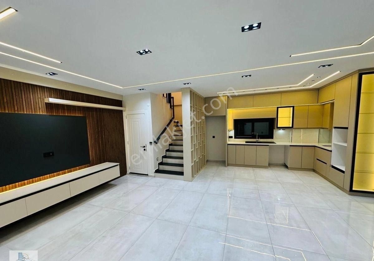 Hisar Mahallesi’nde Otoparklı Havuzlu 3 + 1 Villa - Görsel 2