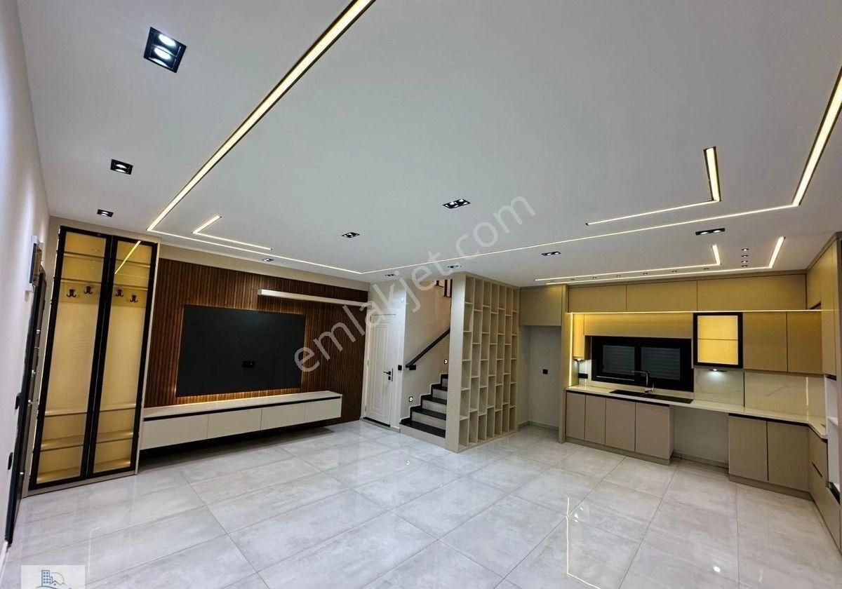 Hisar Mahallesi’nde Otoparklı Havuzlu 3 + 1 Villa - Görsel 8