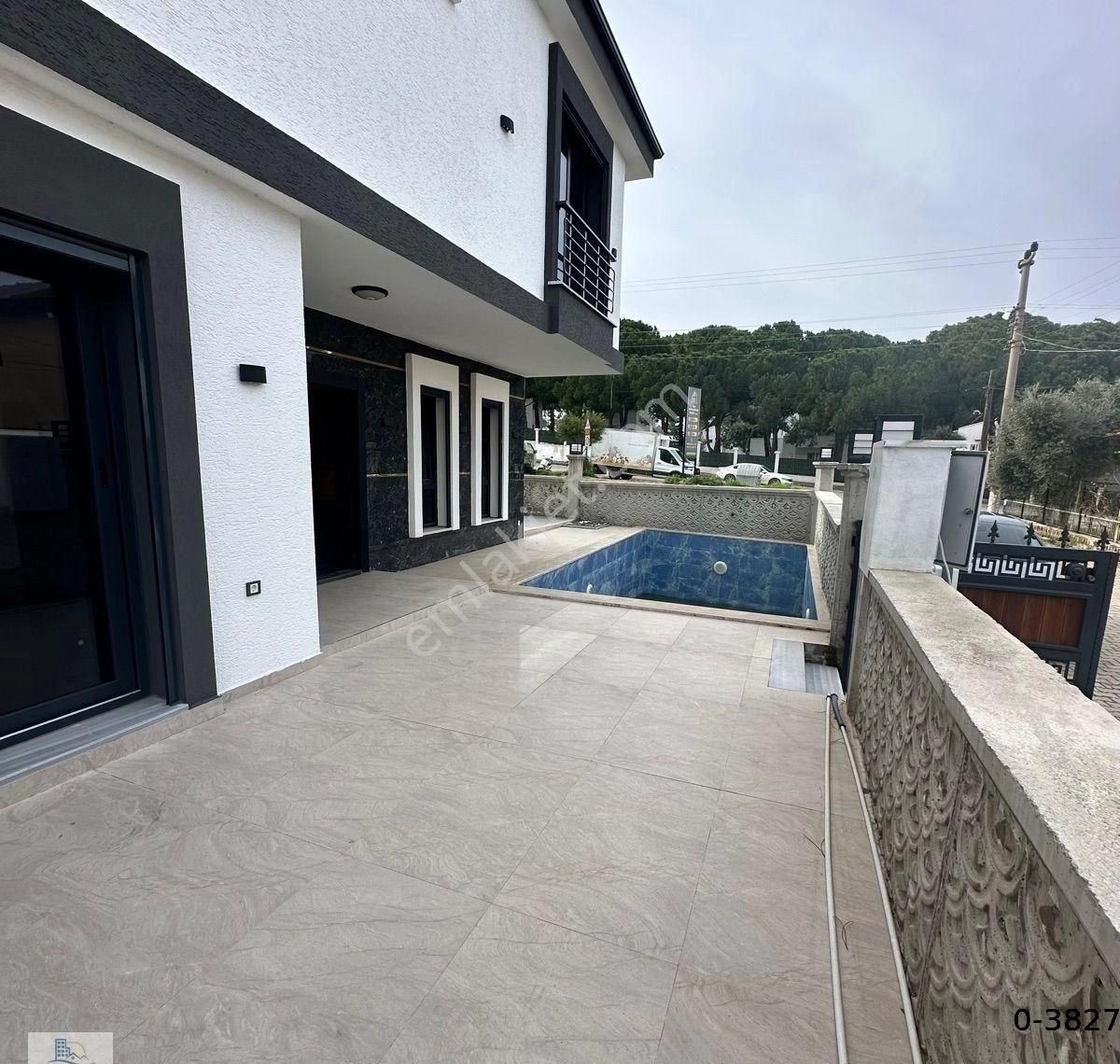 Hisar Mahallesi’nde Otoparklı Havuzlu 3 + 1 Villa - Görsel 23