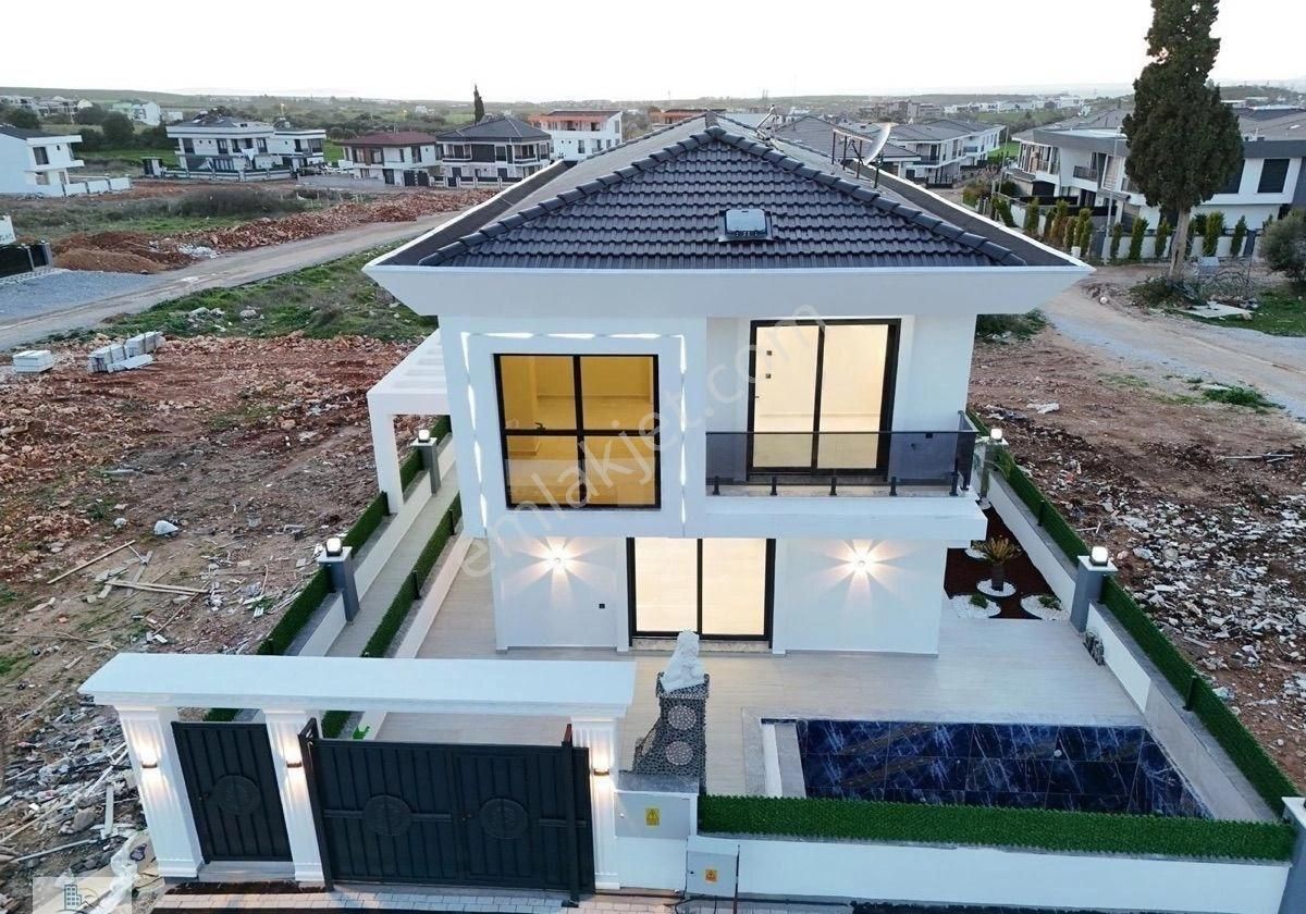 Hisar Mahallesi’nde Otoparklı Havuzlu 3 + 1 Villa - Görsel 19