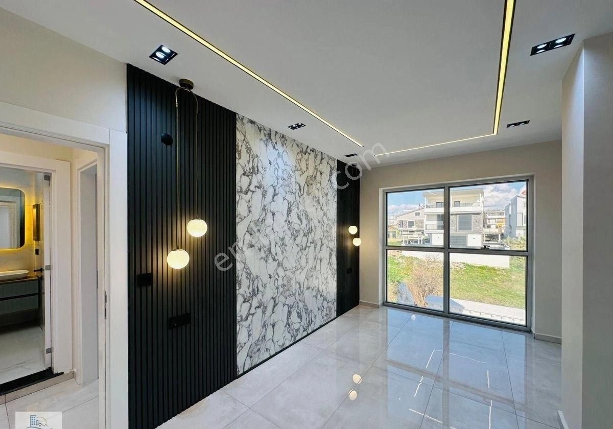 Hisar Mahallesi’nde Otoparklı Havuzlu 3 + 1 Villa - Görsel 9