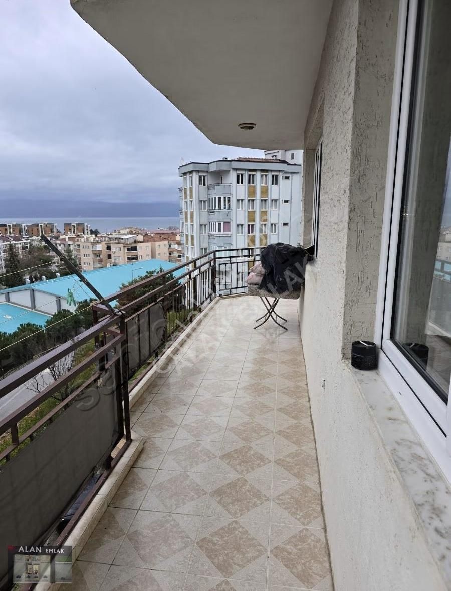 Halitpaşa'da Düz Ayak 3+1 Deniz Manzaralı - Görsel 12