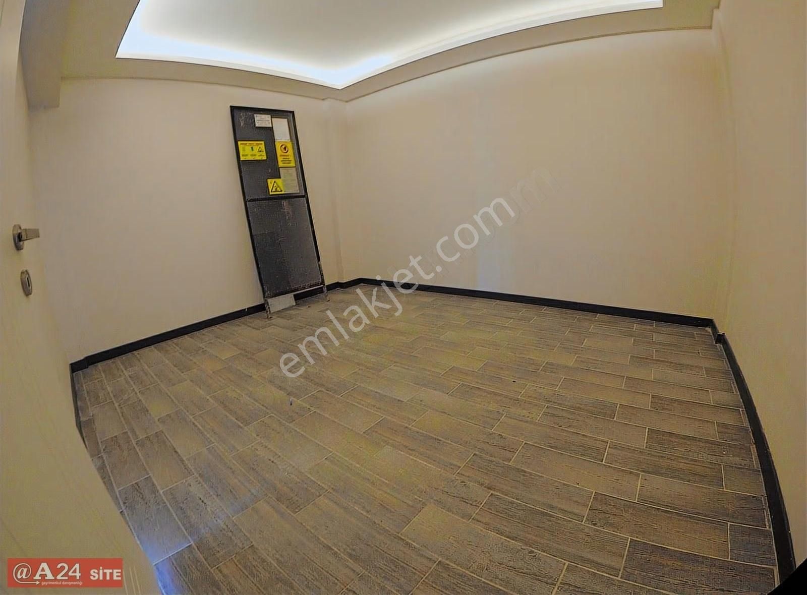 A24 ;güzelbahçe Çelebi Kolejler Bölgesinde Havuzlu Satılık Villa