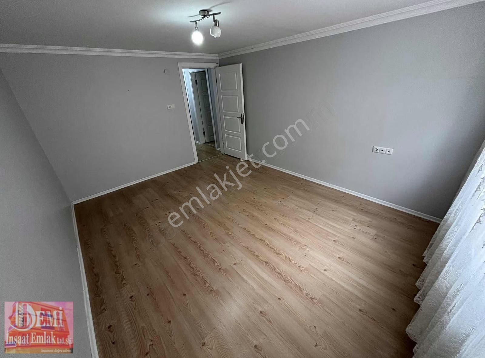 Ana Caddenin Hemen Yanı 5+1 Klimalı Cam Balkonlu Kiralık Daire - Görsel 14