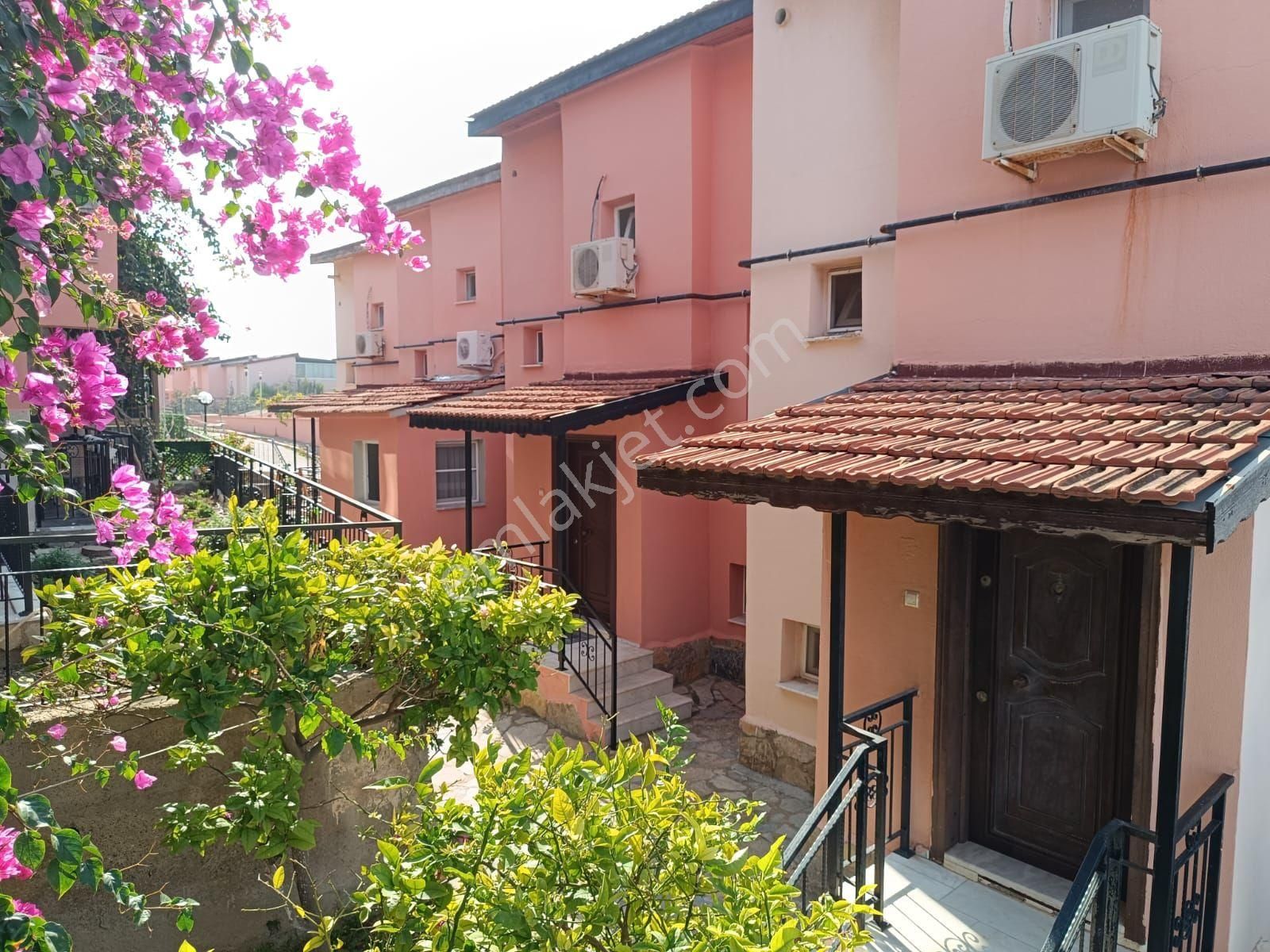 Havuzlu Site Terastan Deniz Manzaralı - Görsel 2