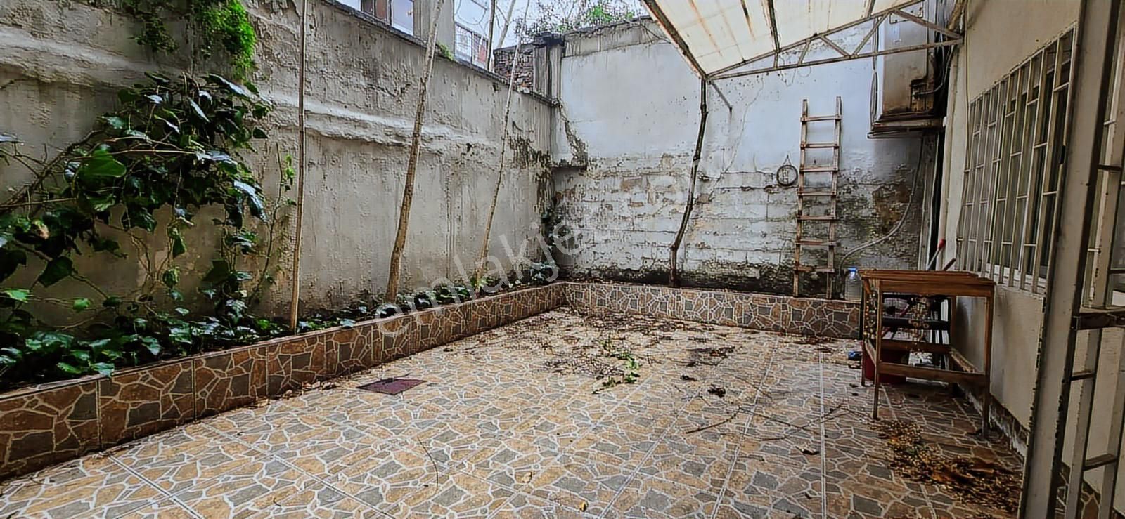 Şişli Merkez'de Boş Eşyalı Bahçeli Satılık Daire - Görsel 2