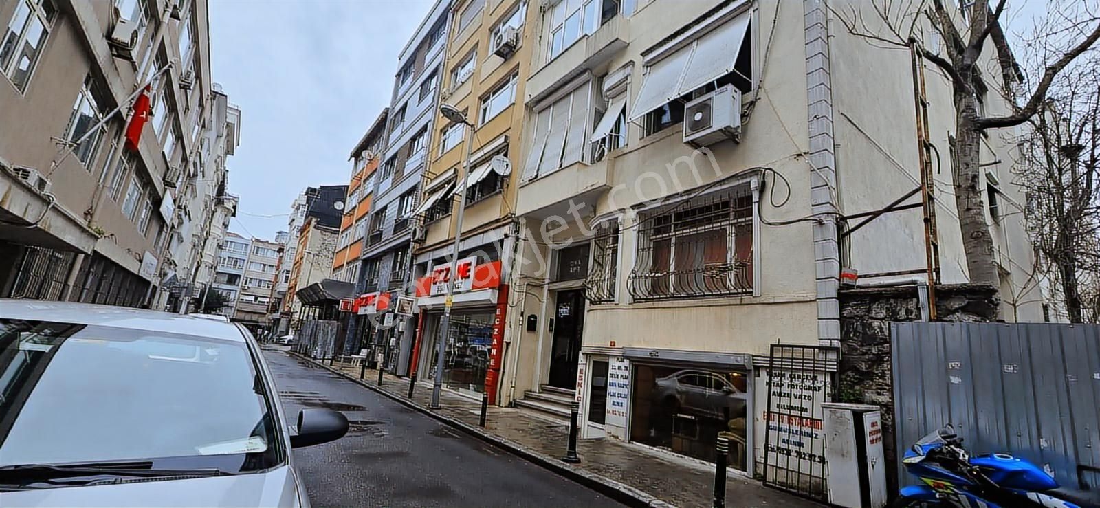 Şişli Merkez'de Boş Eşyalı Bahçeli Satılık Daire - Görsel 10