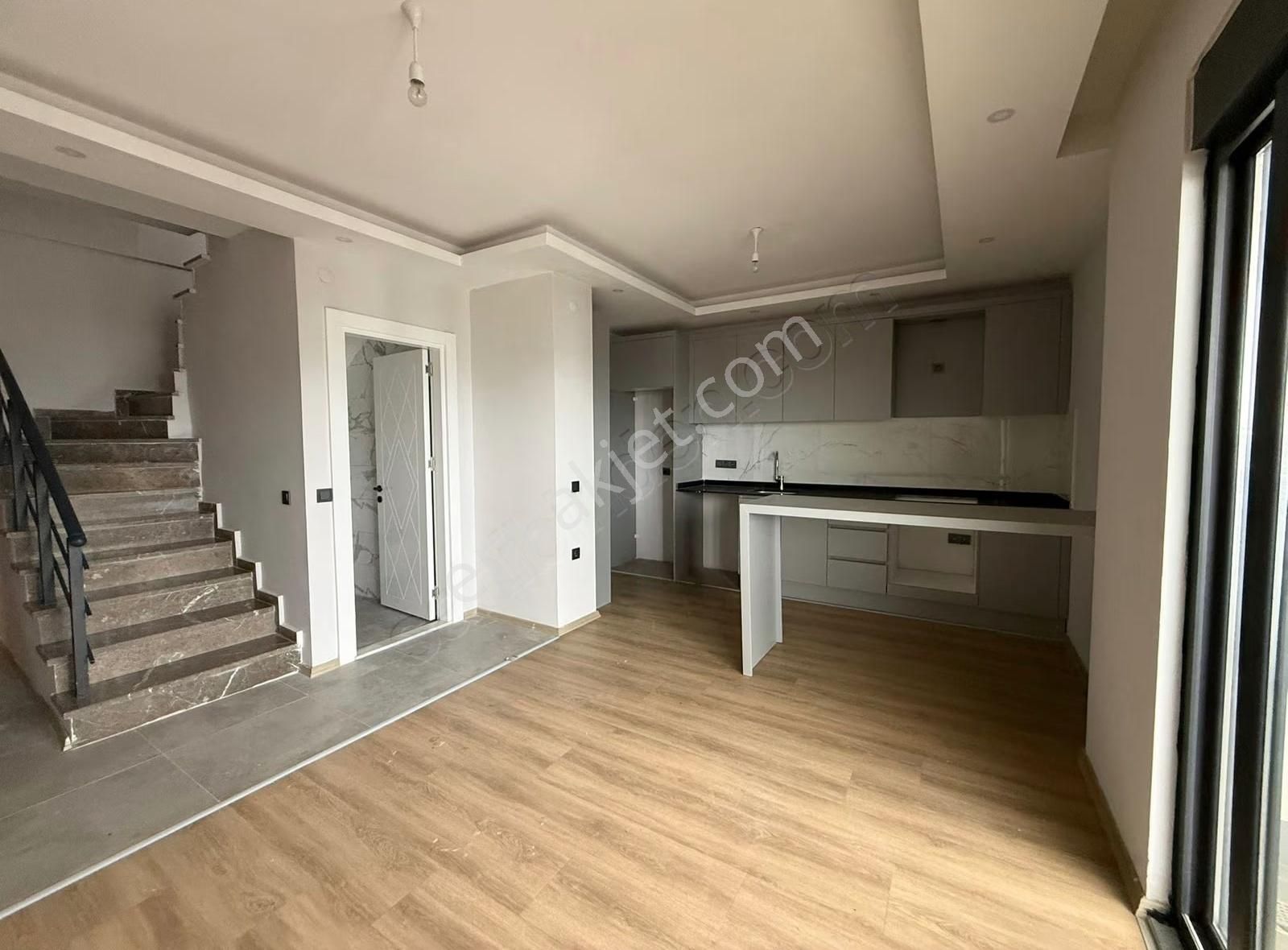 Aktiviteli Sitede Deniz Manzaralı 2+1 Kiralık Dubleks Daire