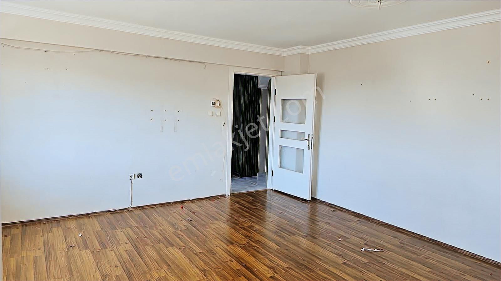 Menemen İstiklal Mahallesi'nde Kiralık 3+1 Doğalgazlı Daire - Görsel 6