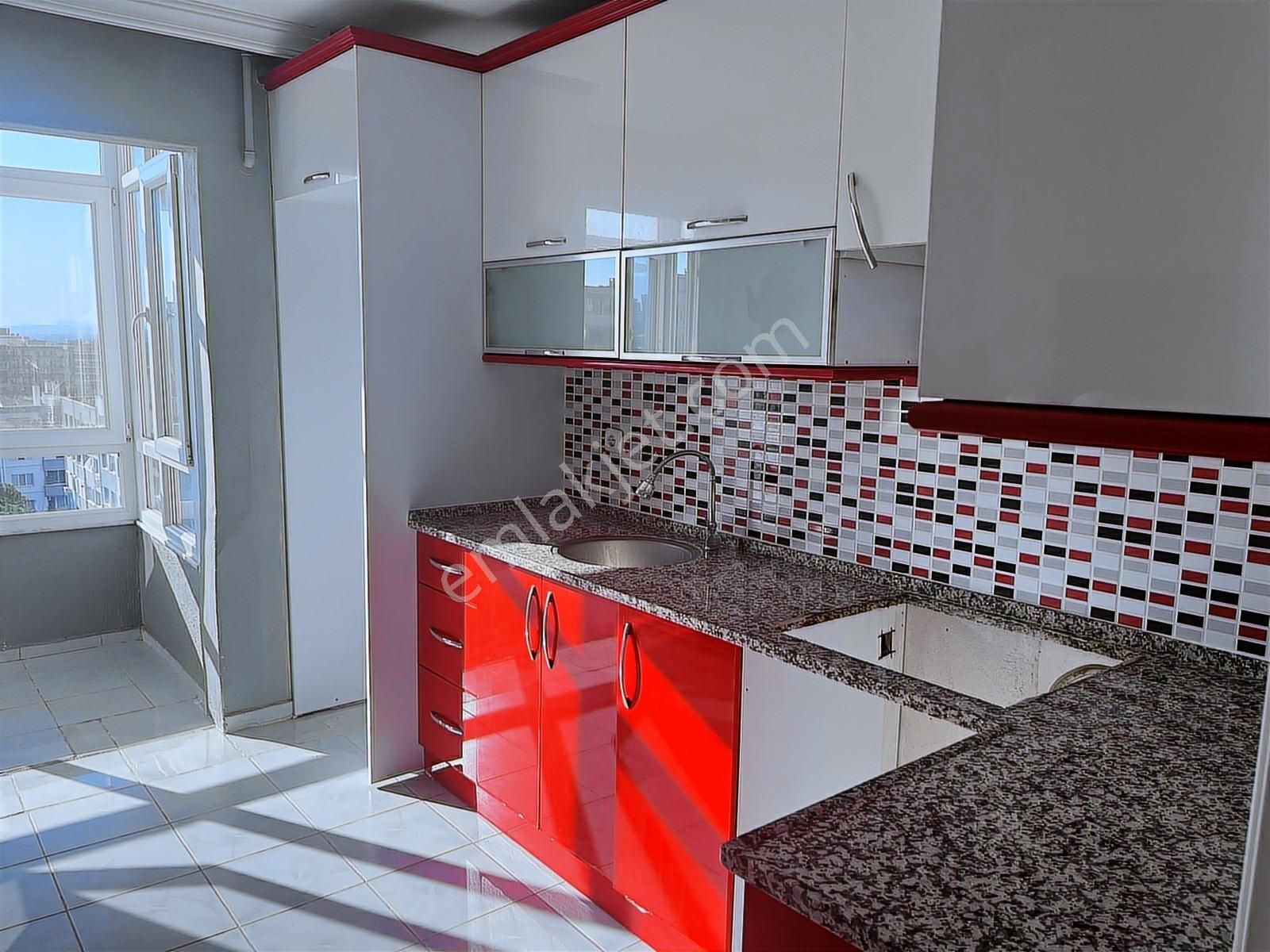 Menemen İstiklal Mahallesi'nde Kiralık 3+1 Doğalgazlı Daire - Görsel 3