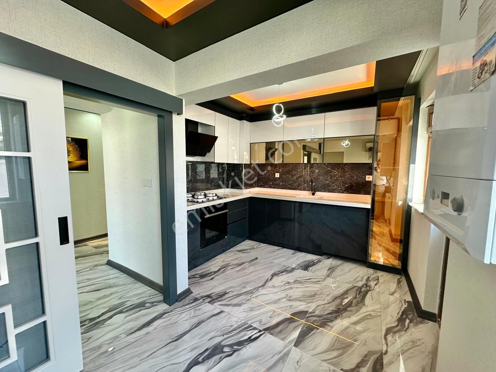 Yılmaz Gayrimenkulden Kacırılmayacak Sıncan Merkezde Teras Kat 4+1 Fırsat Dairesi