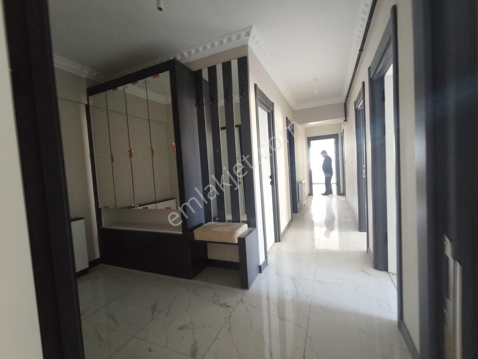 Yılmaz Gayrimenkulden 150 Metre Kare Cadde Uzerı Geniş Kacırılmayacak 3+1 Fırsat Dairesi - Görsel 33