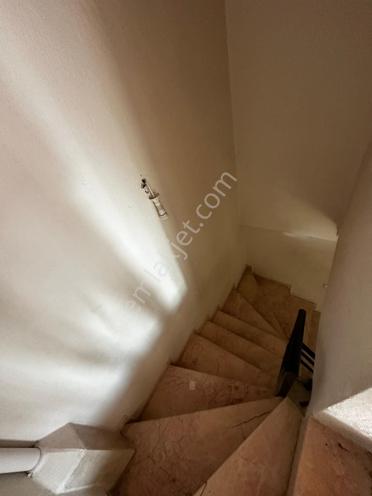 Kuşadası Hacıfeyzullah 3. Kat 3+1 Çatı Dubleks - Görsel 8